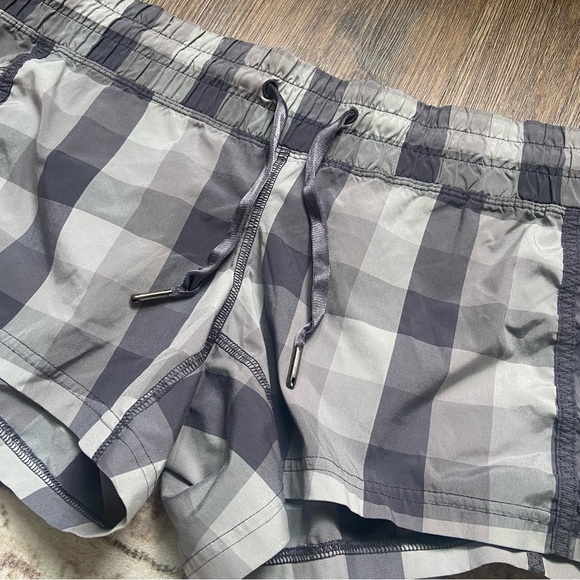 Lululemon Plaid Women's Athletic Shorts in Gray - Picture 2 of 12